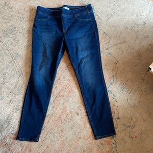 Mid-Rise Rockstar Super Skinny Jeans